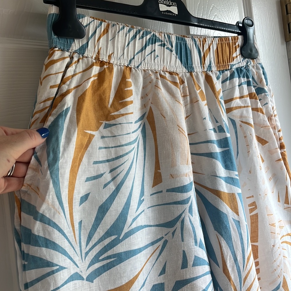 Cynthia Rowley White Wide-Leg Tropical Print Pants with Blue & Mustard Leaves - Picture 5 of 6